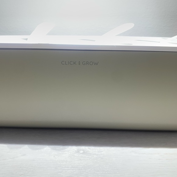 Click and Grow White‎ Smart Garden 3 Indoor Herb Garden - Picture 8 of 9